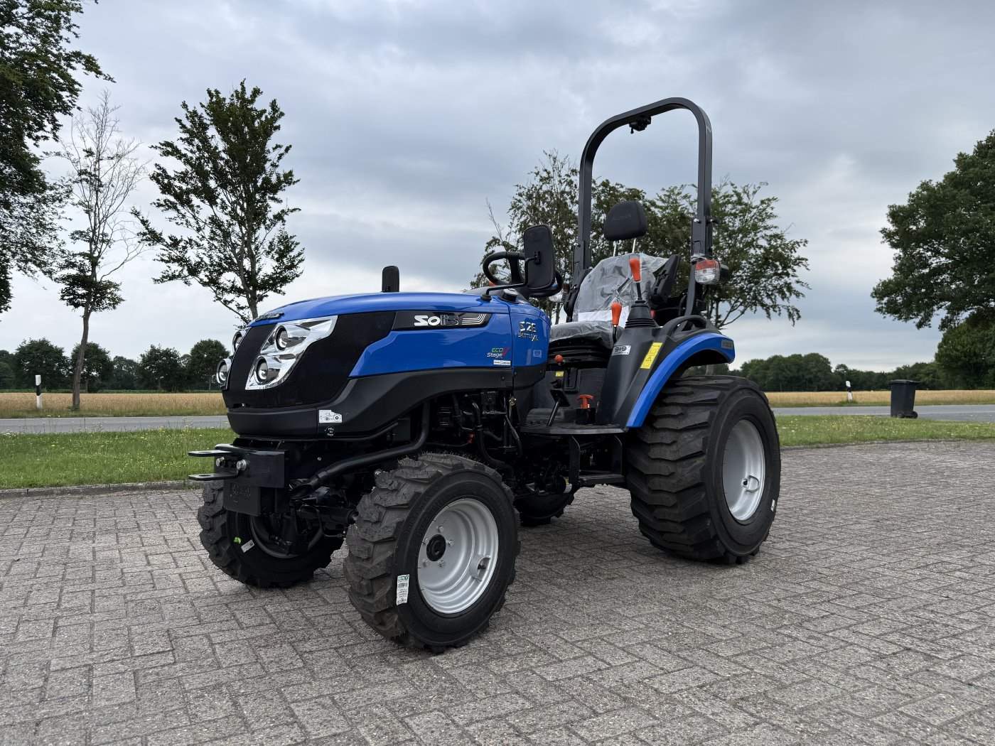 Solis Kompakttraktor 26 9+9 Vorführer mit Industriebereifung -sofort verfügbar
