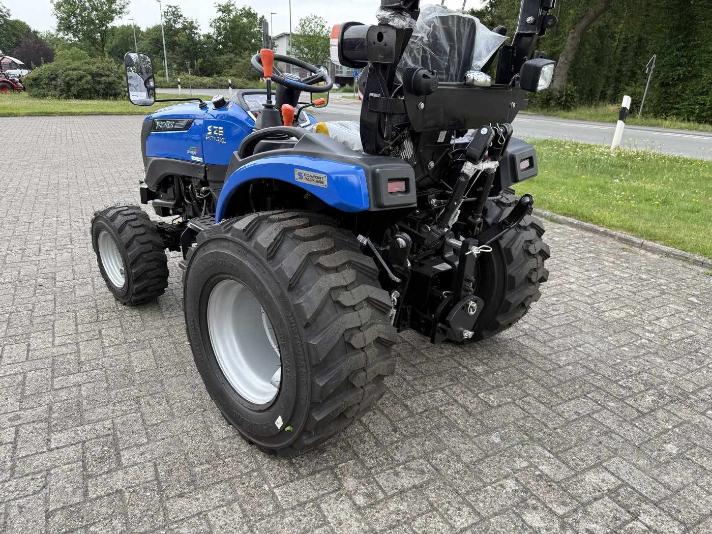 Solis Kompakttraktor 26 9+9 Vorführer mit Industriebereifung -sofort verfügbar