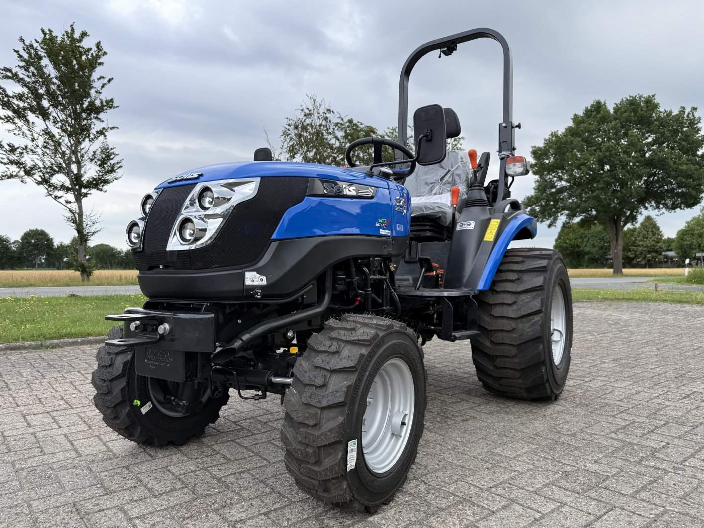 Solis Kompakttraktor 26 9+9 Vorführer mit Industriebereifung -sofort verfügbar