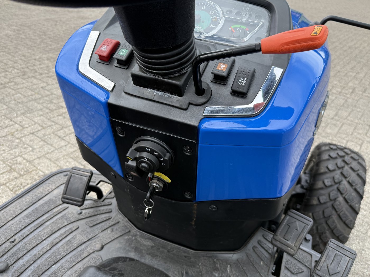 Solis Kompakttraktor 26 HST Vorführer mit Galaxy Pro Bereifung -sofort verfügbar