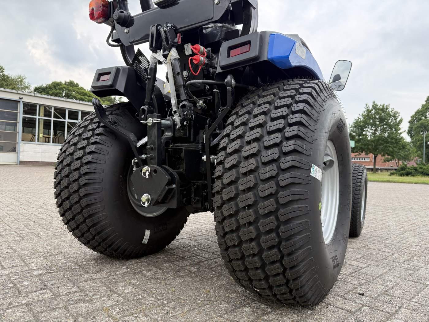 Solis Kompakttraktor 26 HST Vorführer mit Rasen-Bereifung groß -sofort verfügbar