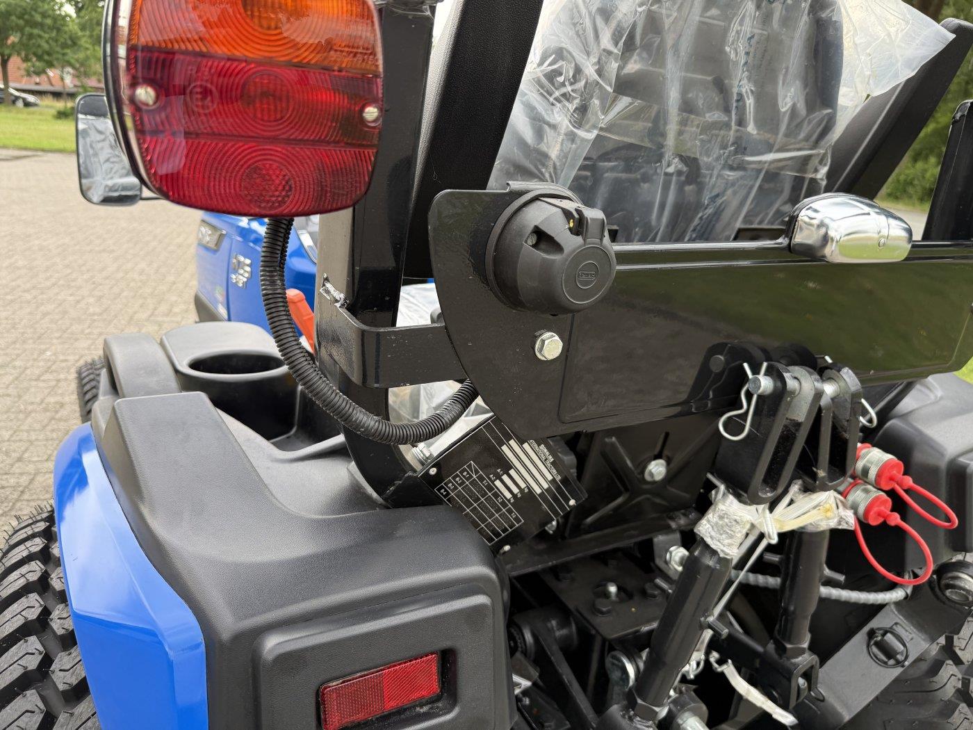 Solis Kompakttraktor 26 HST Vorführer mit Rasen-Bereifung groß -sofort verfügbar