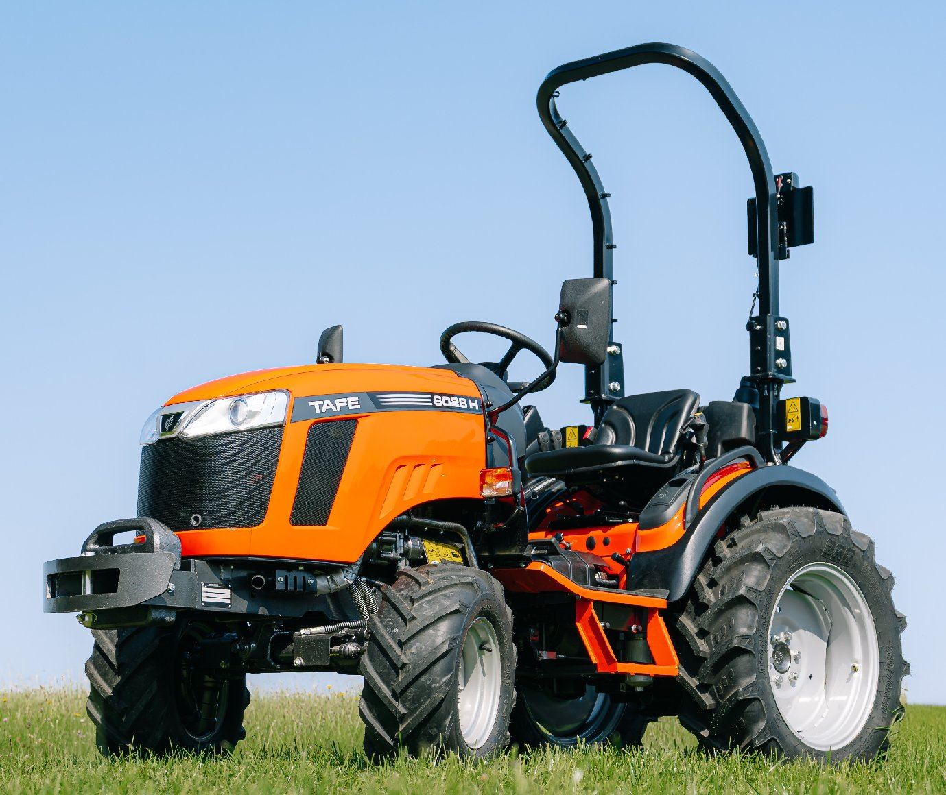 Tafe Allrad-Universalschlepper 6028H Grundmaschine ohne Bereifung - mit hydr. Lenkung