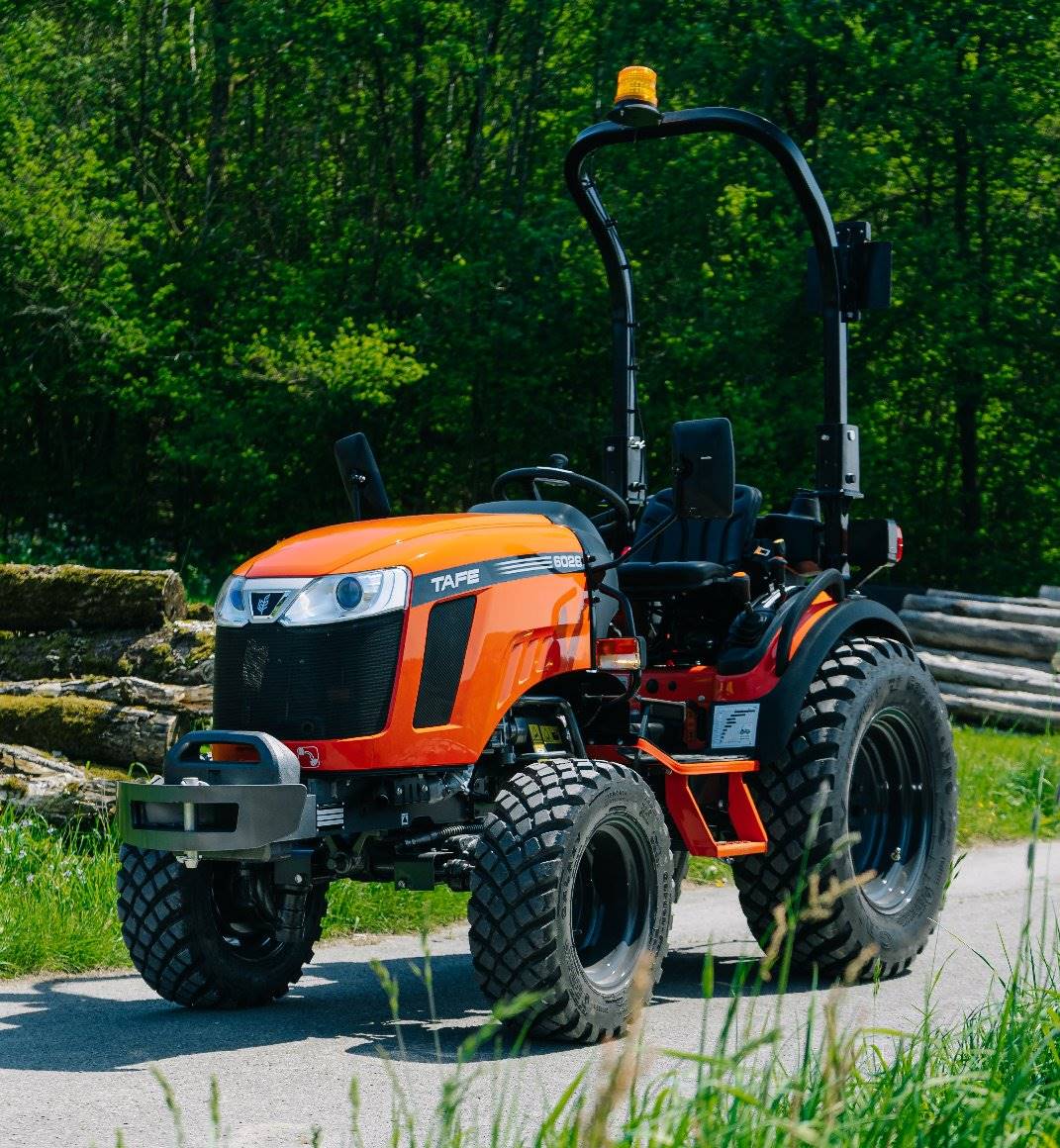 Tafe Allrad-Universalschlepper 6028H Grundmaschine ohne Bereifung - mit hydr. Lenkung
